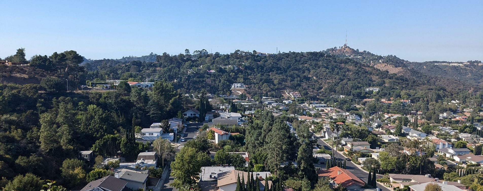 Scenic view of East Laurelwood neighborhood and The Doña Streets in Studio City, featuring mid-century homes and lush landscapes